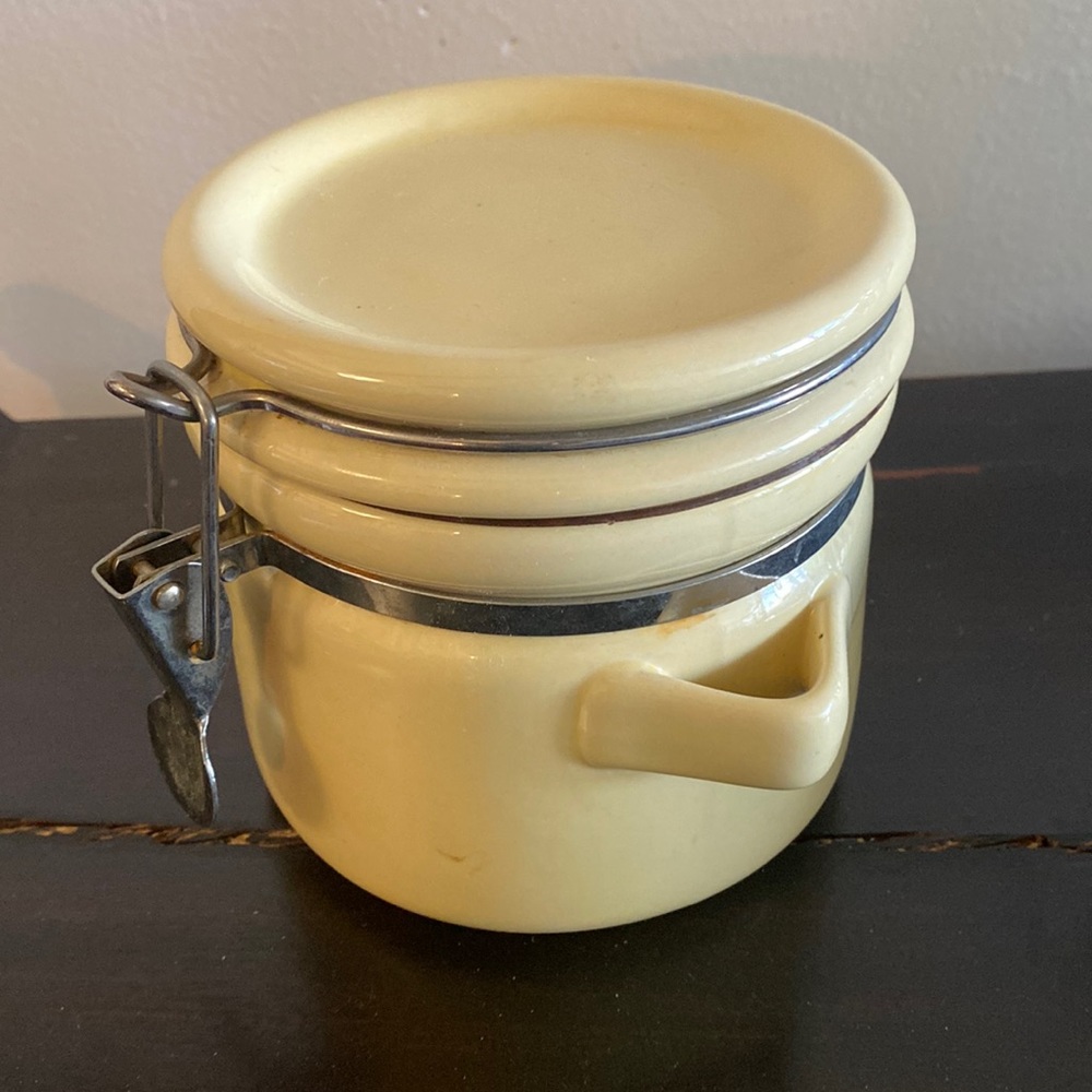 Vintage Oggi ceramic canister with rubber seal and metal mechanism